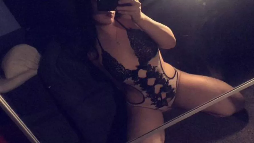 My wife looks so good when she’s dressed up, would you fuck her? 😋