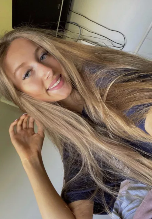 need tributes for blonde irl, dm for pics i will feed, n lim, no nudes