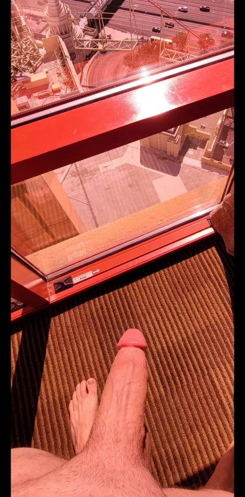 Send me a message I'll send you a vid🫣😏🤤my view in Vegas