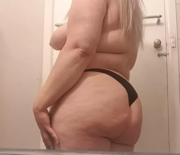Slutty Aussie wife. Could you make it past the cheeks? ;p