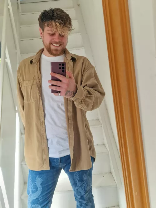 Trying to take a nice pic while being teased out of shot....😜