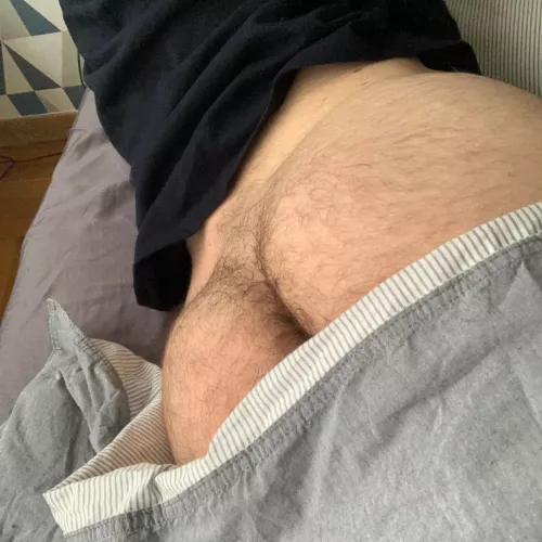 24 in shape bottom bro with a big furry bubble butt. 😈 Snap me: FurryB25