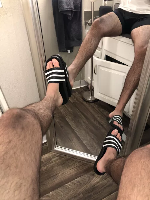 Attractive Big feet guys message me now