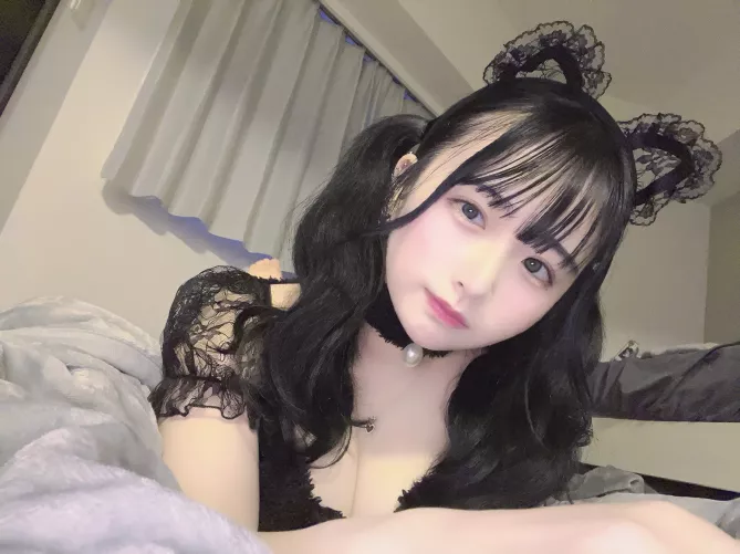 Don't you mind if I be a naughty cat on the bed? ❗🐈‍⬛