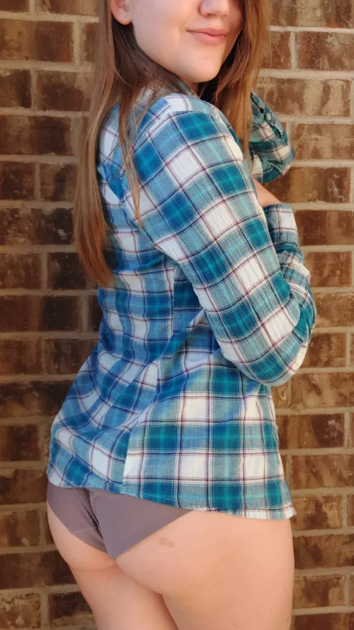 [f] I like how these panties still show off my curves😊