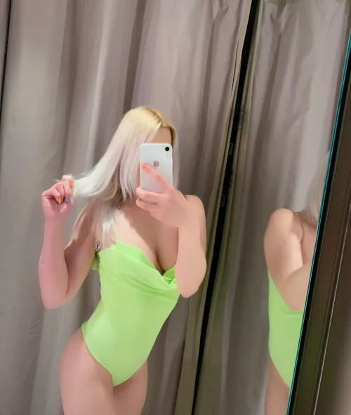 Have you ever had sex in a fitting room?😈