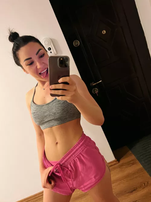 Home workout done, what you think about my abs ???? ✌️