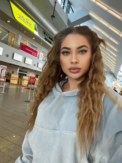 Im walking around the mall. Would u walk with me?