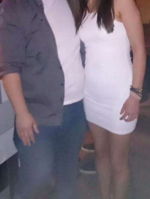 M(34)4F/FM. Male half of a couple here, away for work at the moment so super horny! Have a few pics to swap but maybe be more for guys who enjoy others jerking off over the missus 😉Not looking for single males. Kick and Tele is Mickster1987, or DM her