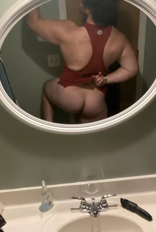 My mirror is to high to show my butt. I had to get creative
