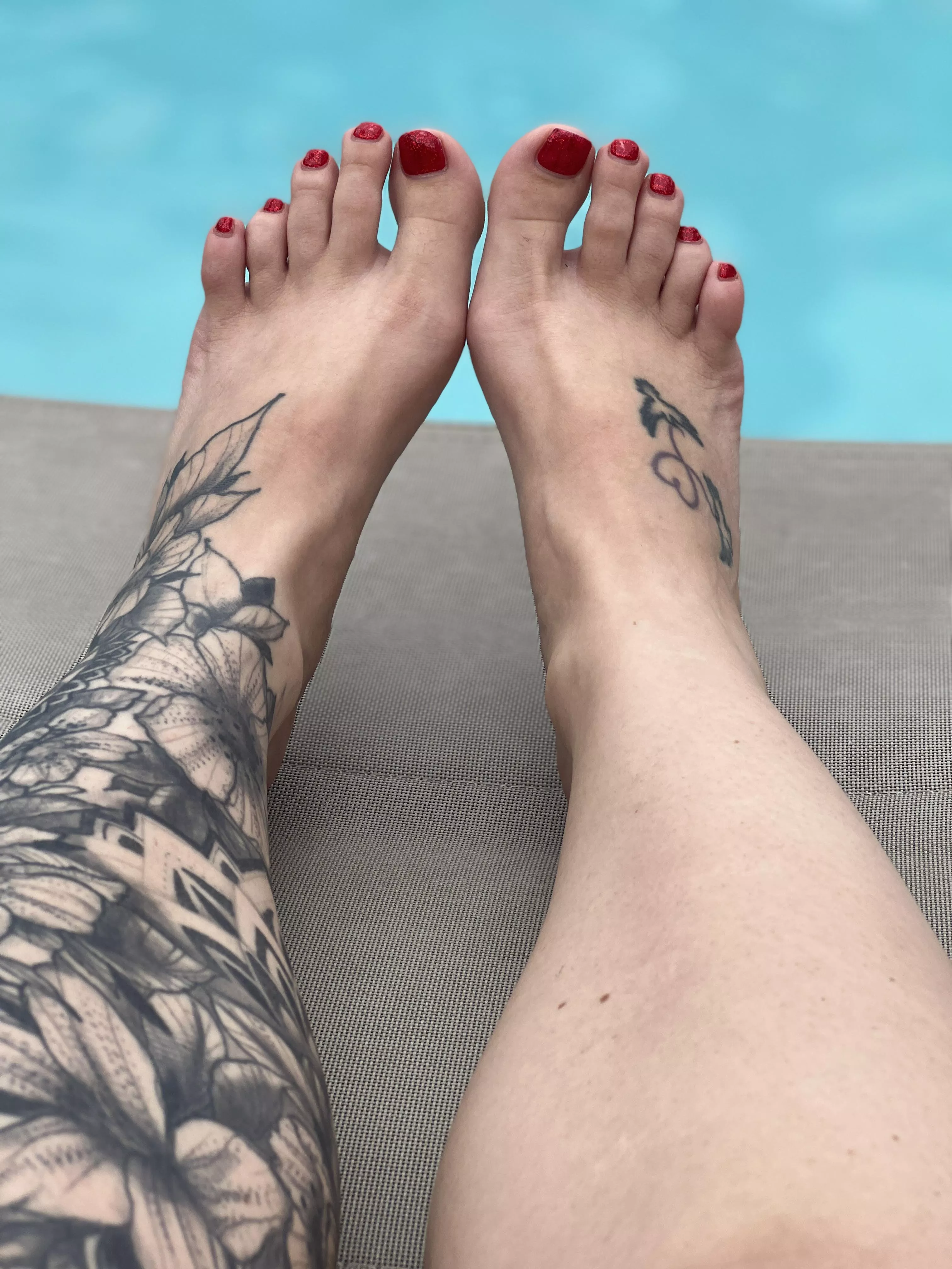 Pool days 😊