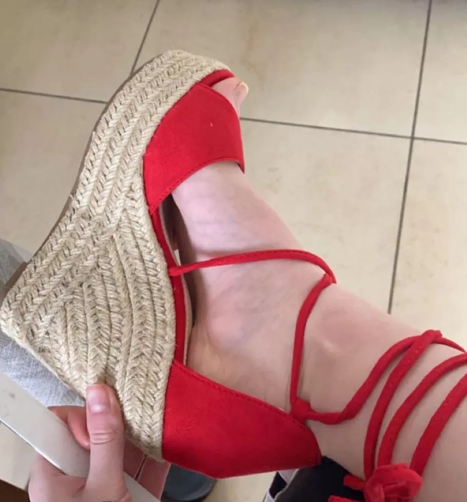 Red 😘👠