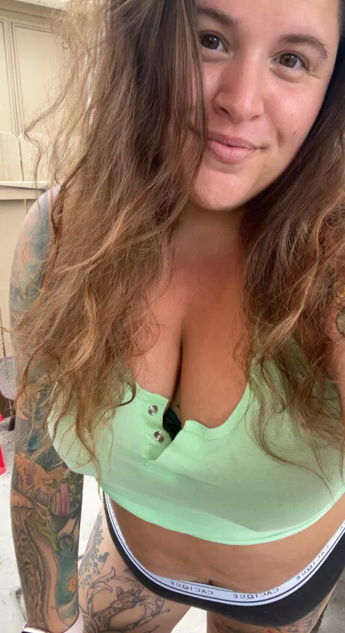 rise and shine , wake up with this sexy bbw and all of my curves covered in tattoos !
