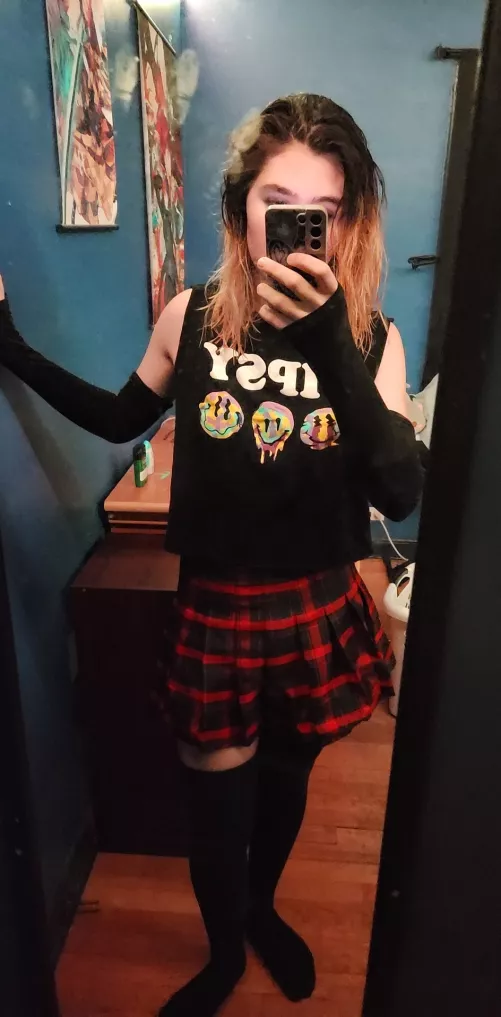 school fit from 2 days ago, ignore my dirty mirror