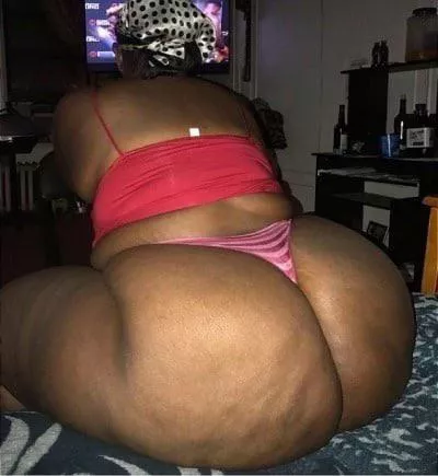 Stay your thick ass jus like that while I shoot my goo across that wild ass