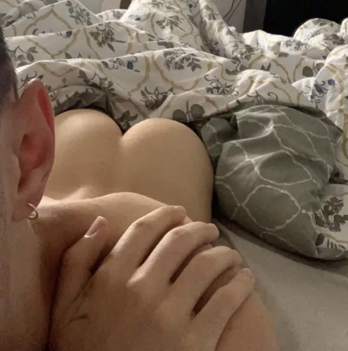 This is how I wake up, what would you do if you were next to me? 😋