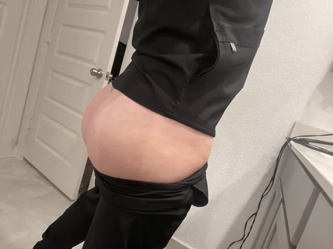 What’s better than a nurse who sends booty pics