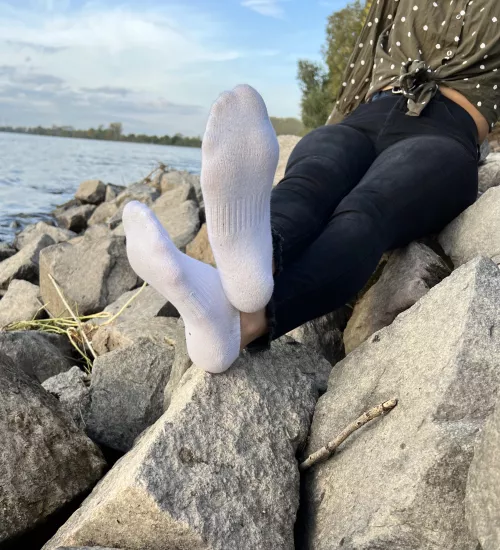 Would you enjoy the view or my Nike socks? 😈🥵