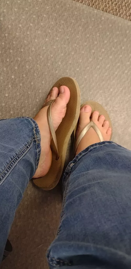 Would you hide under my work desk and sniff my feet 😉