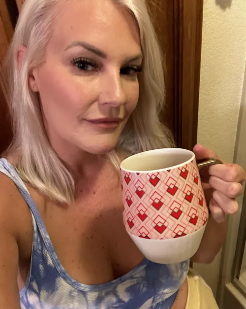 Your favorite milf, dropping in to say hi