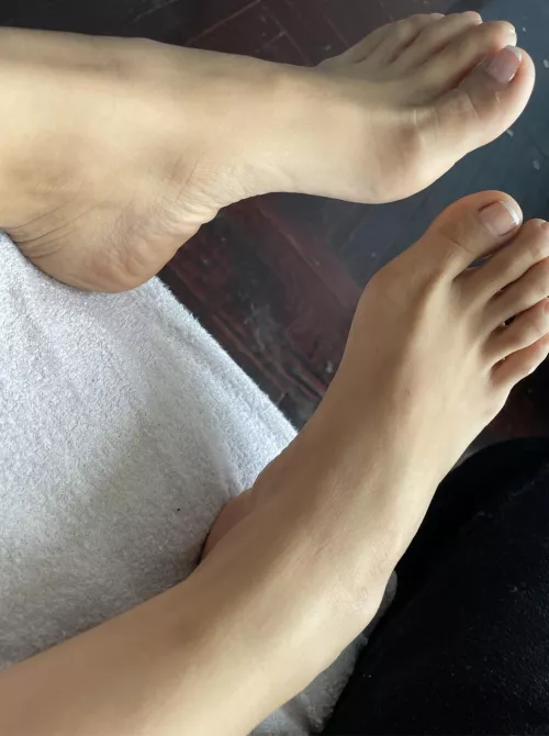 Are my feet cute enough for you ? 🥵