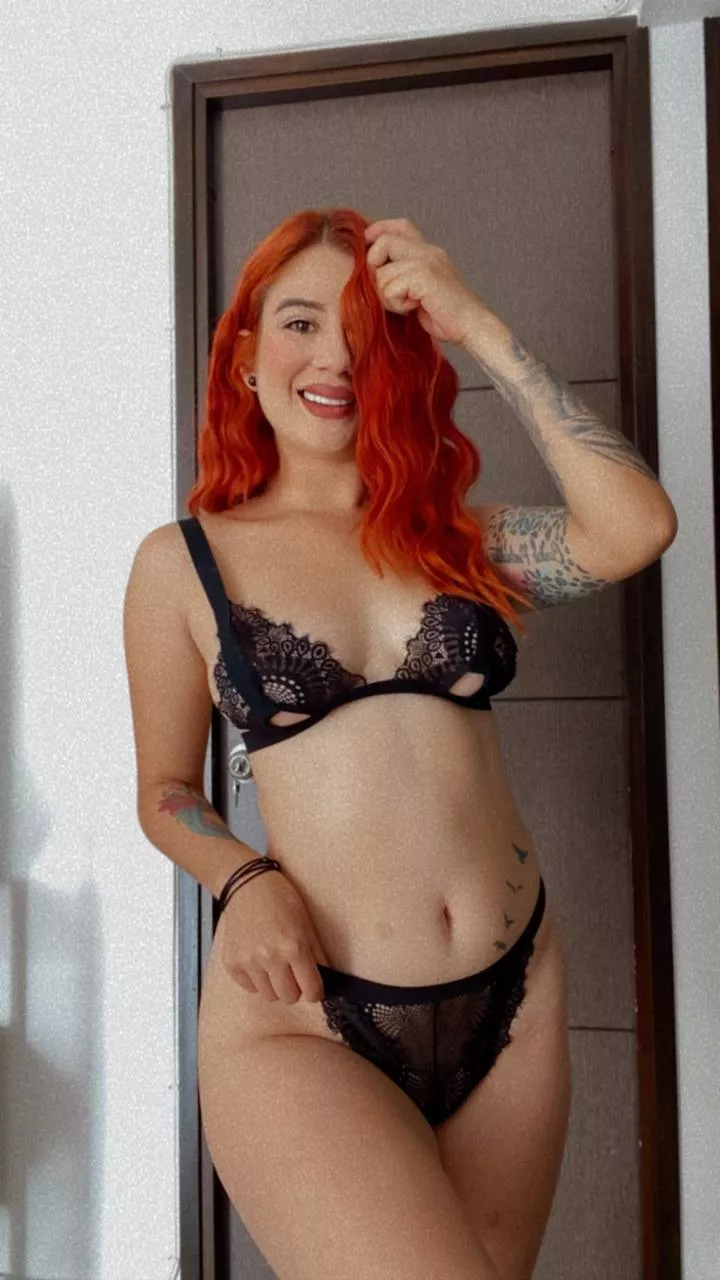 Can my tiny body make you hard ? (Extra points if you’re at work 🙈)