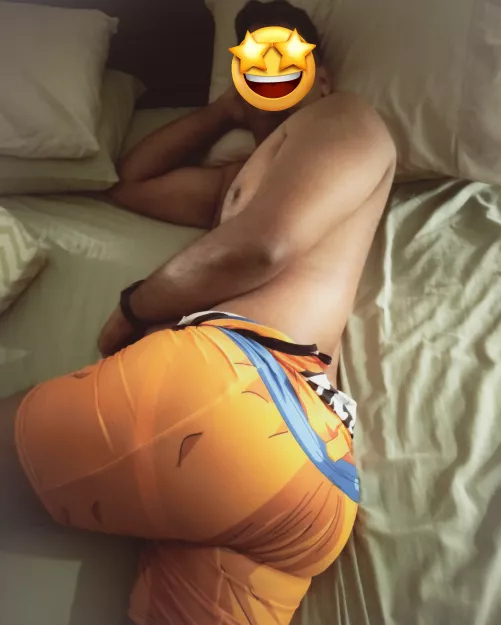 Can you spot my jock? Suck them tits and F**k that big arse.... 🍼🍑