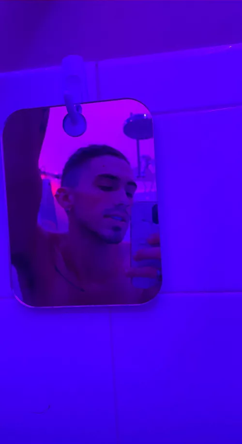 cum showerr w me on my OnlyFanss 😏 check the comments for the link 😜