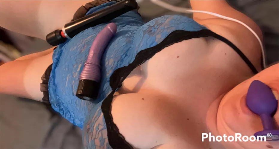 Gotta love the purple on purple… with the wand 😏💦 come watch me use them