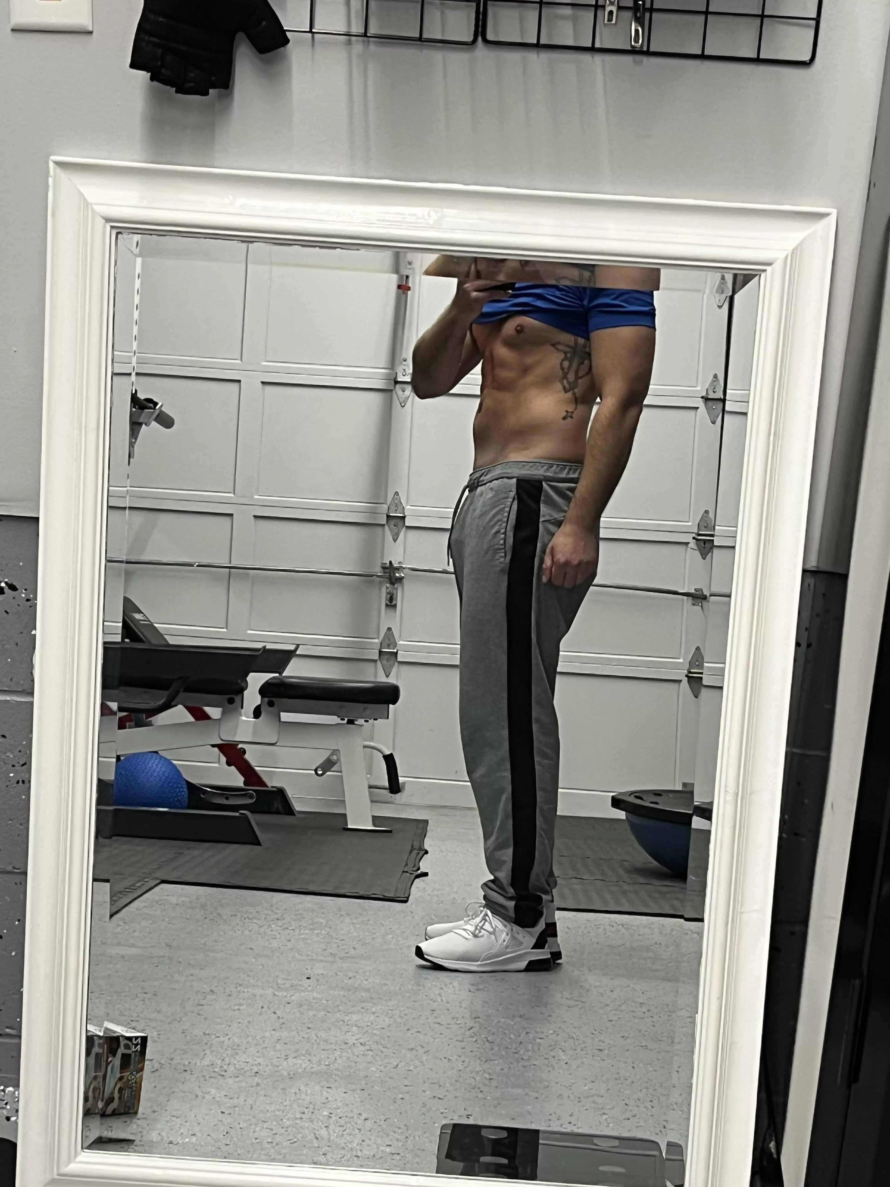 Hitting chest later and need a spot..send your app to my D[M] 😜