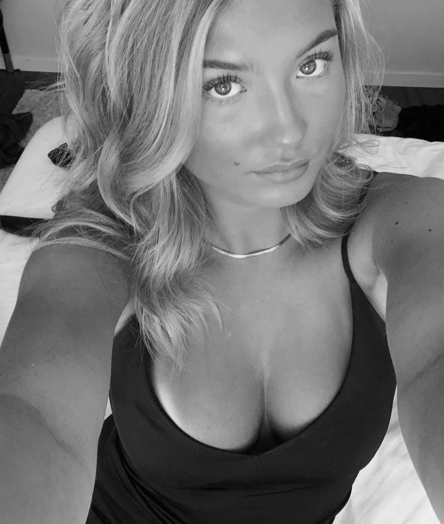 How’s my cleavage? 🍒