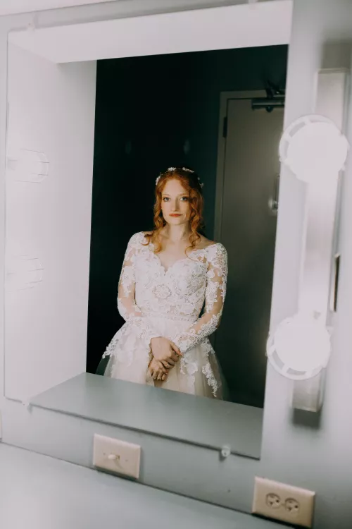 Red hair and pale skin- giving me Victorian vibes 🔥👸🏼