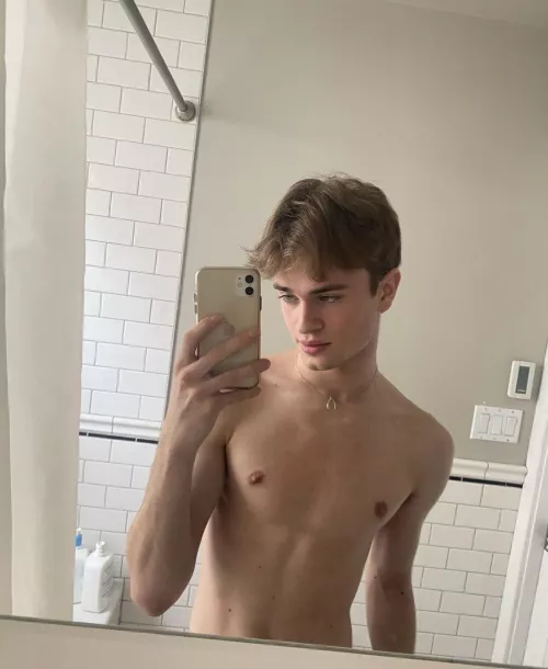 shameless shirtless pic hehe but in all honesty I’m missing the warm weather 😩