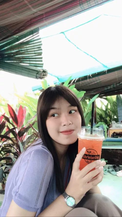 who can tribute my ex asian gf pictures? put it on her picture to prove you have a device to tribute