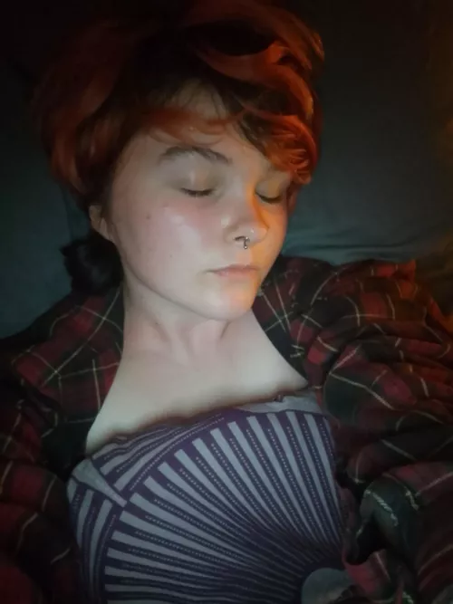 can't sleep (⁠ ⁠･ั⁠﹏⁠･ั⁠)