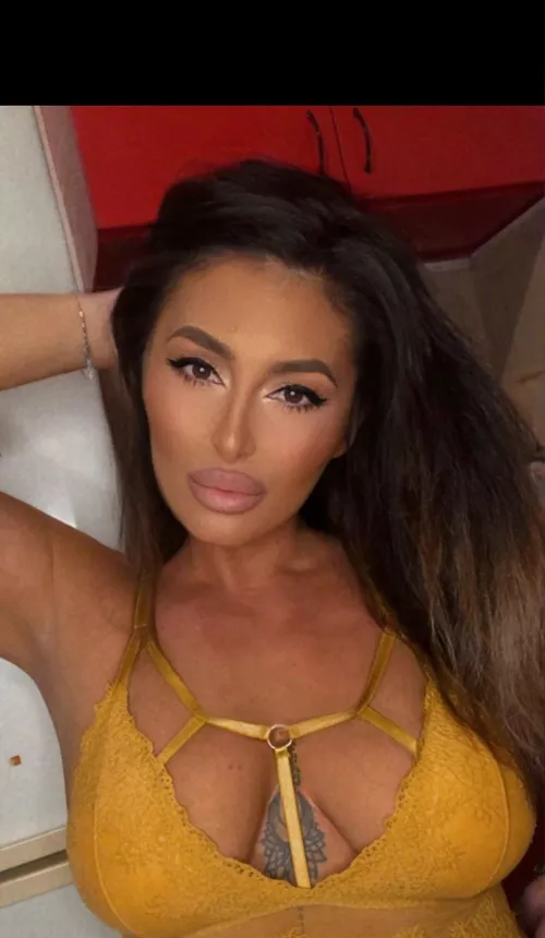 (F) After i took this pic i get into shower and take it off me