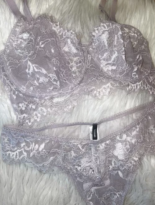 F18 Tribute me, wearing this. Girls and boys arround my age please!