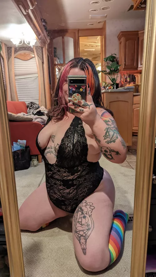 I wanna be your little toy to play with🧡