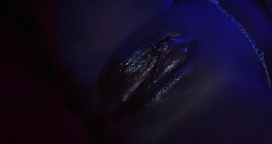 Late night pussy play😈