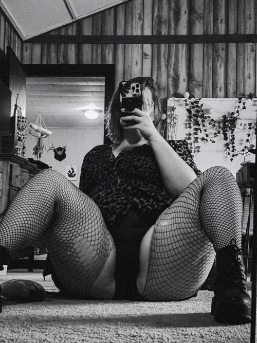 Let’s have some fun today - sexting, customs, live calls, dick/pussy rates, gfe. Whatever you want.