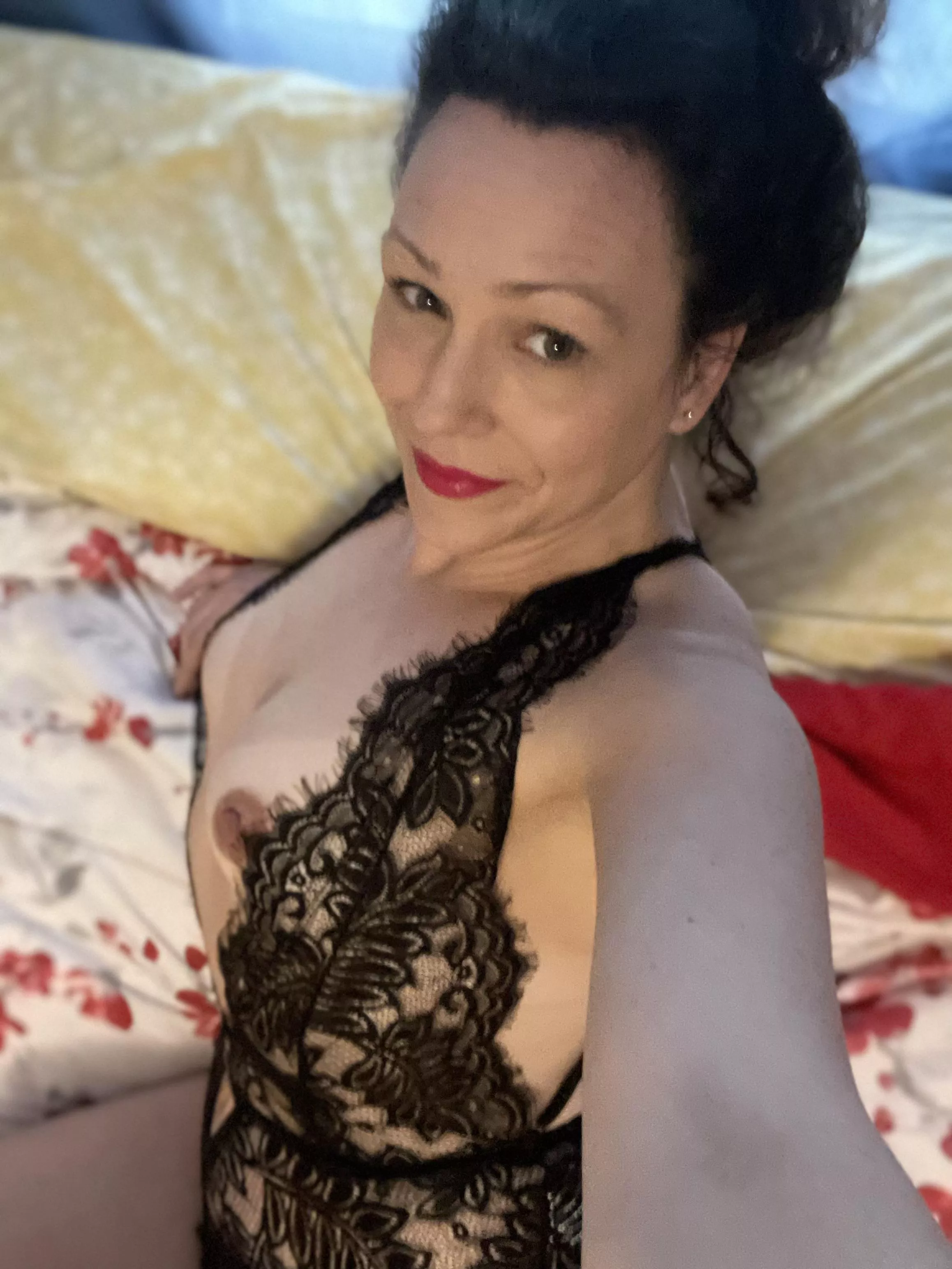 Mommy’s in her black lingerie again