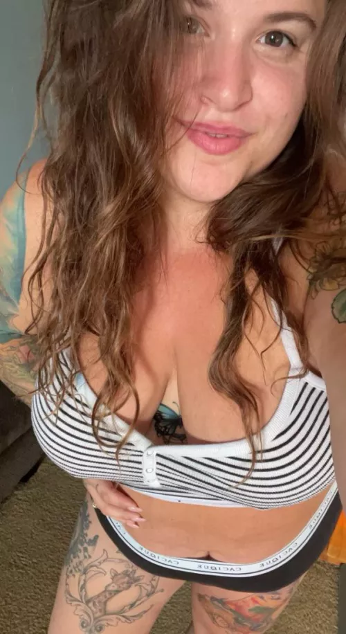 rise and shine , wake up with this sexy bbw and all of my curves covered in tattoos !