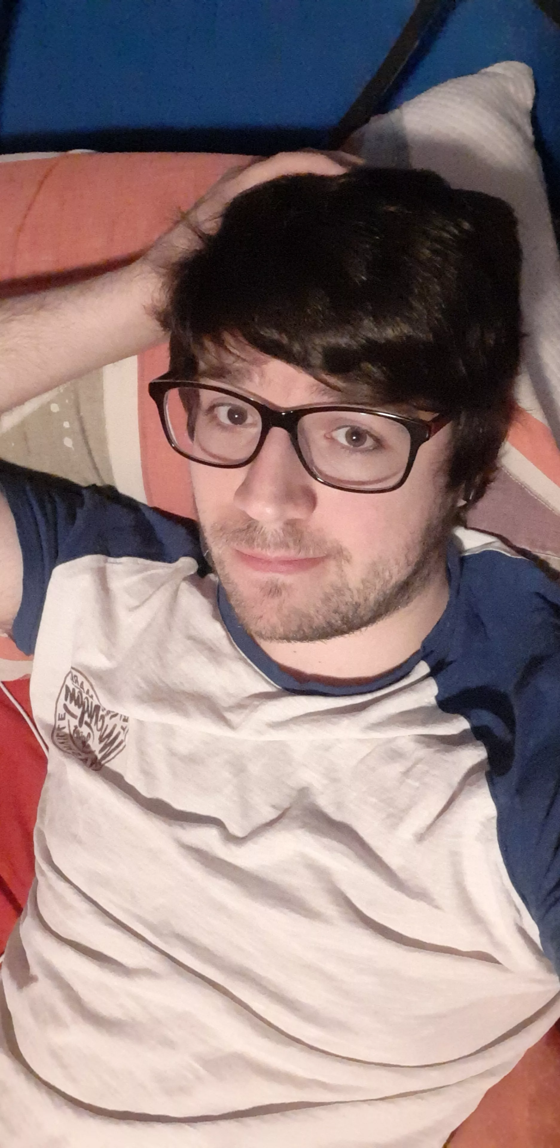 tired boi in need of cuddles plsss