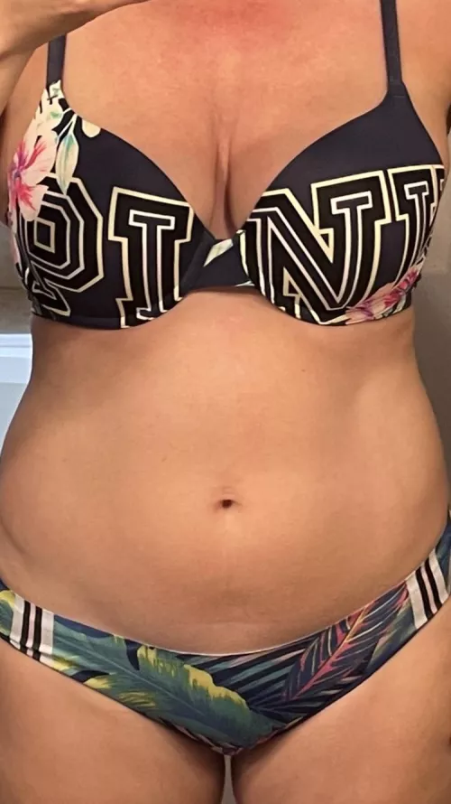 VAULT: 10/18/21-VS Hawaiian PINK w/ tropical thong