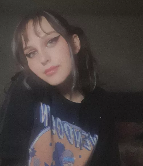 your goth gf wants her eyeliner smudged