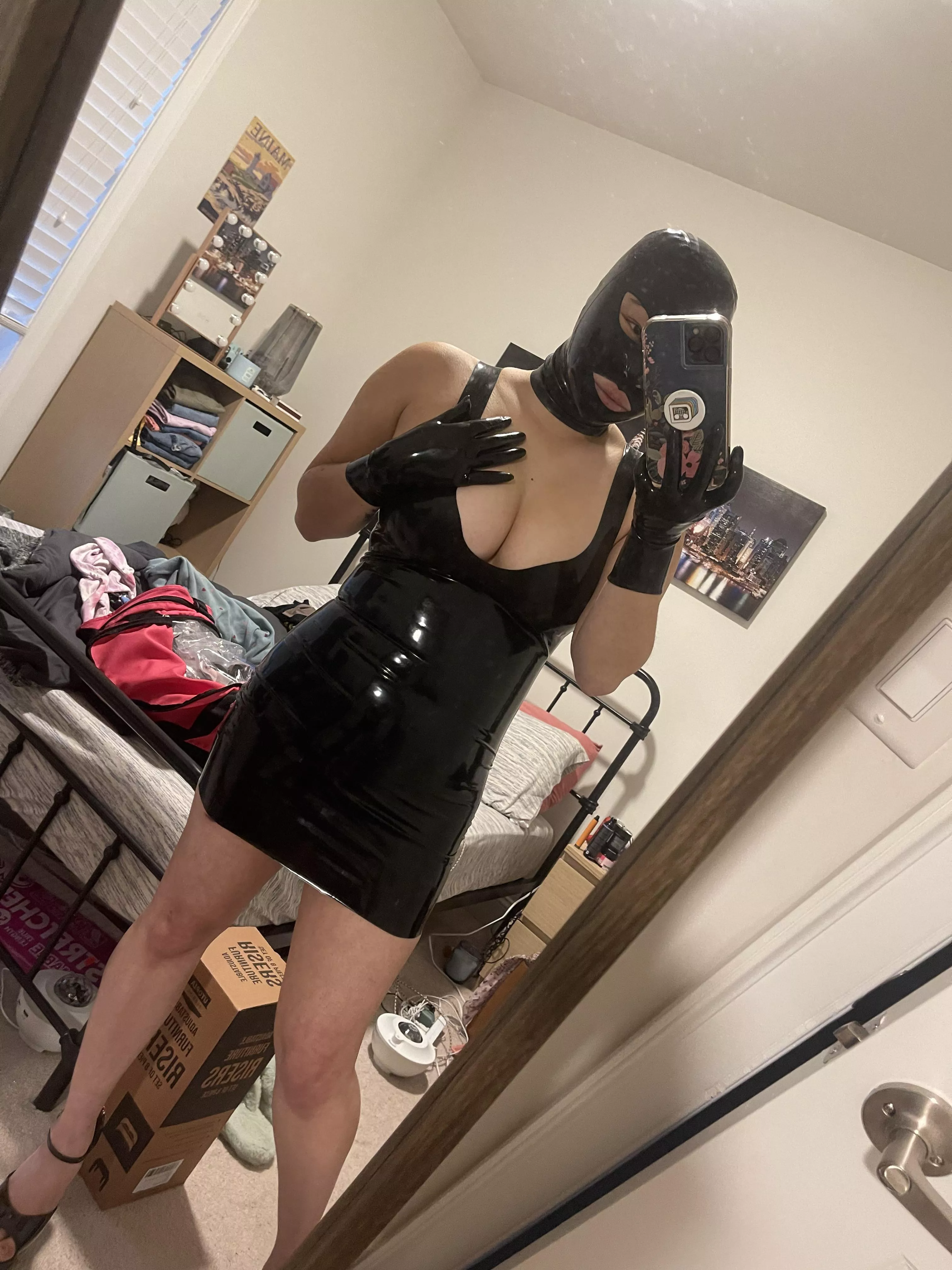 😈
