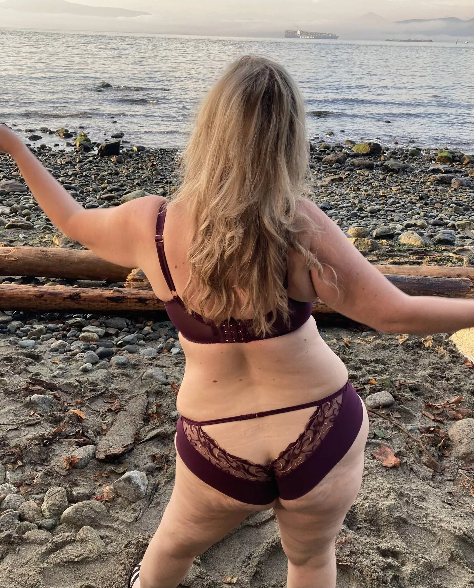 (42) I like cock by the ocean 💋
