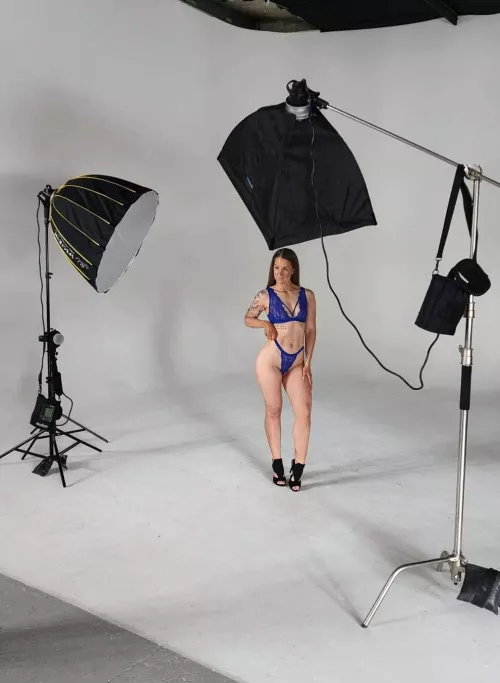 Behind the scenes of a really [F]un shoot - can't wait to get the proofs, the booty was on 🔥🍑