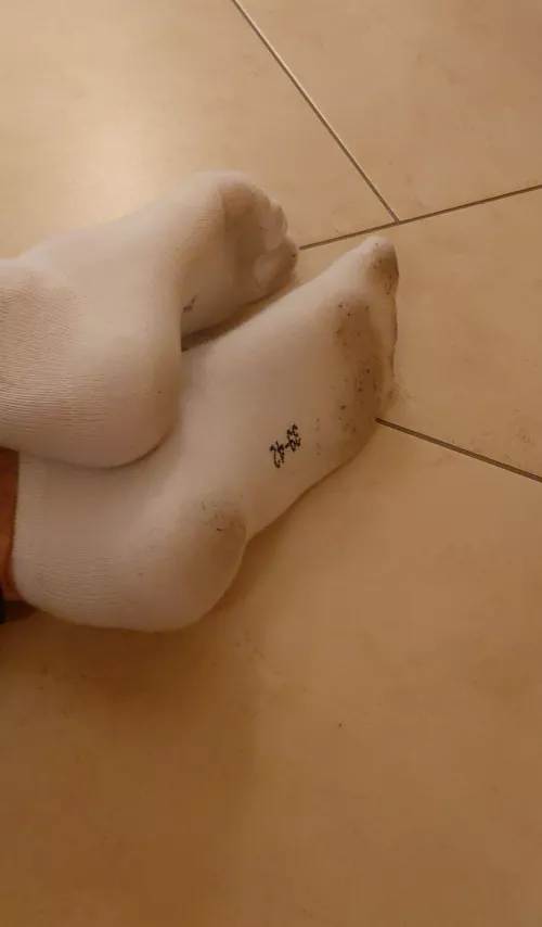 Dm me ro trade pictures of dirty socks with me (m)