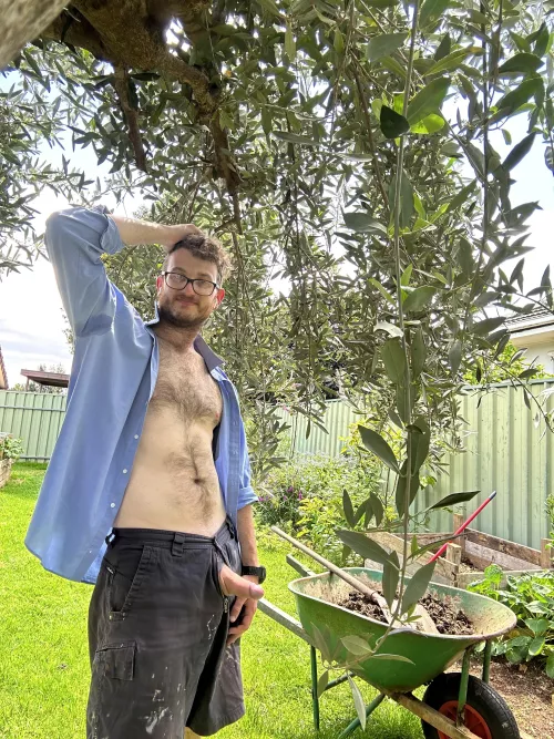 I forgot the lawn chairs; you’ll have to sit on me instead